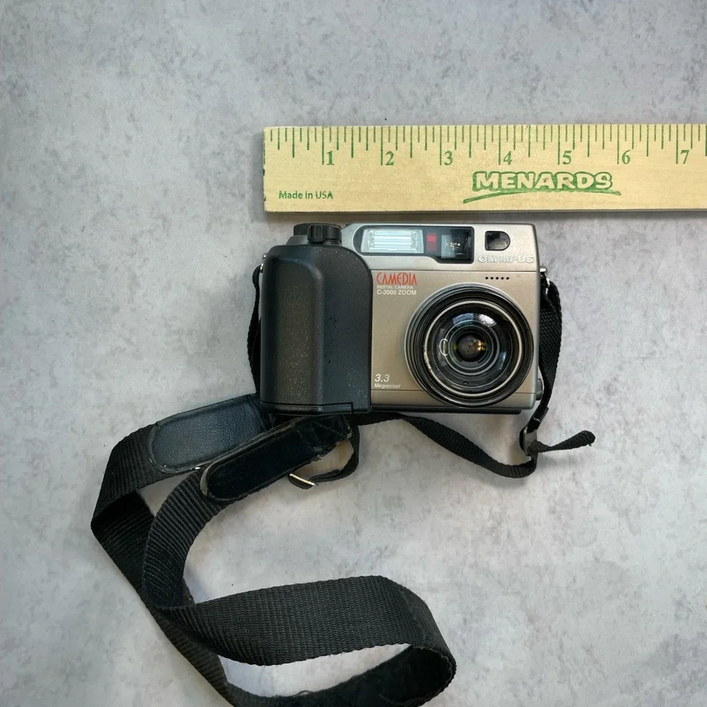 Olympus Camedia C-3000 Zoom 3.3MP Digital Camera Untested Read